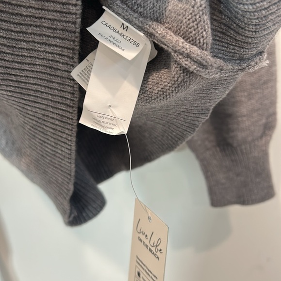 Cupshe off the shoulder horse shoe clasp Sweater medium new w tags grey - Picture 3 of 5